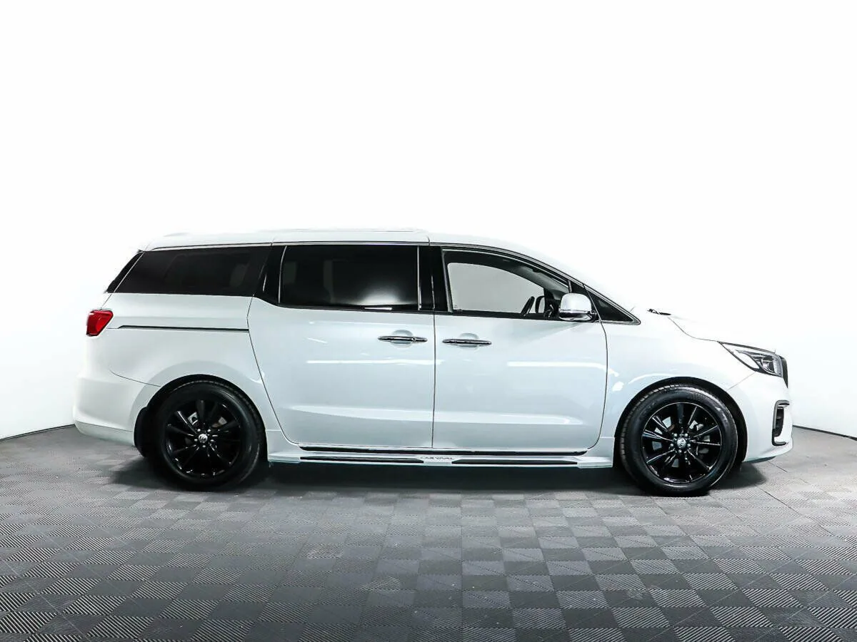 Kia Carnival III — фото 4