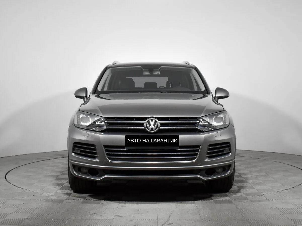 Volkswagen Touareg II Рестайлинг · Base — фото 2