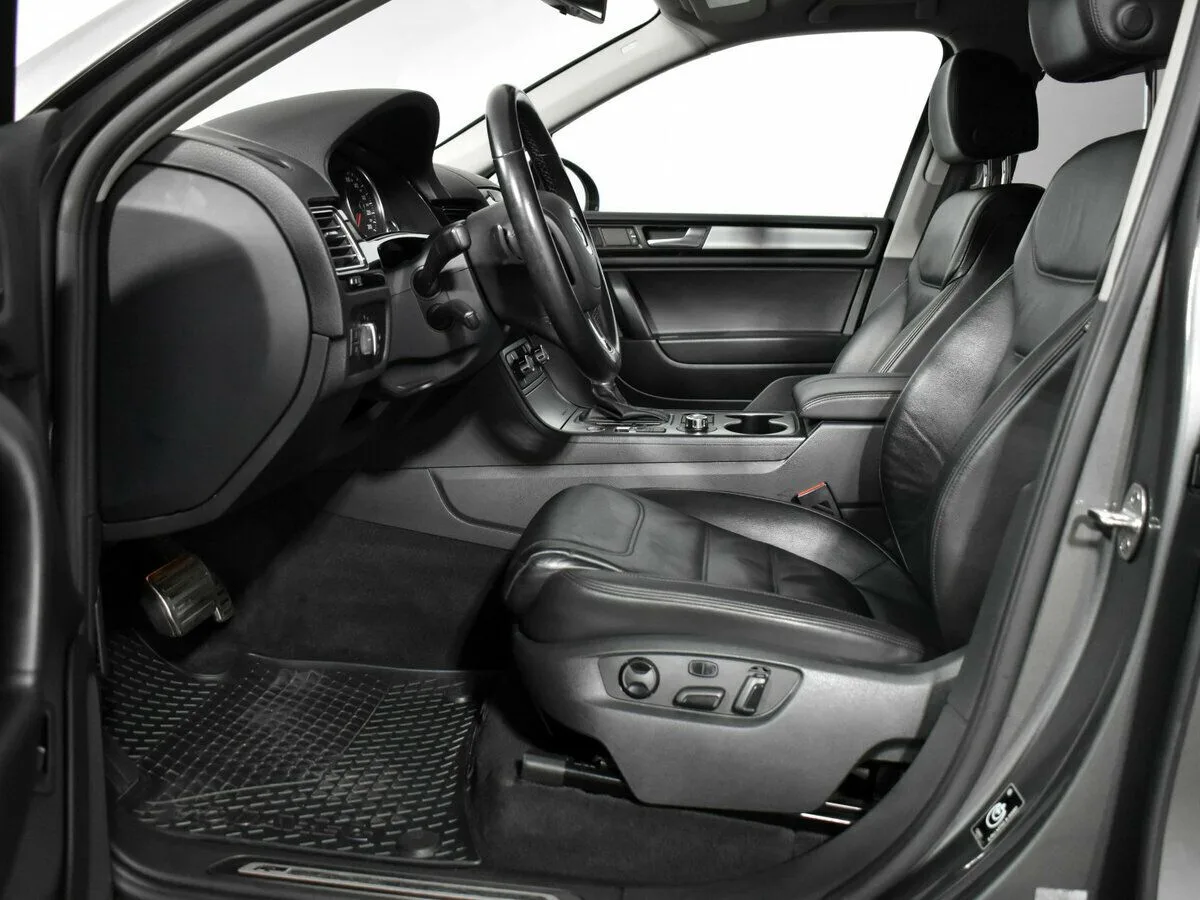 Volkswagen Touareg II Рестайлинг · Base — фото 5