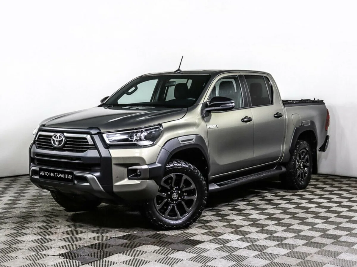 Toyota Hilux VIII Рестайлинг 2 · Black Onyx