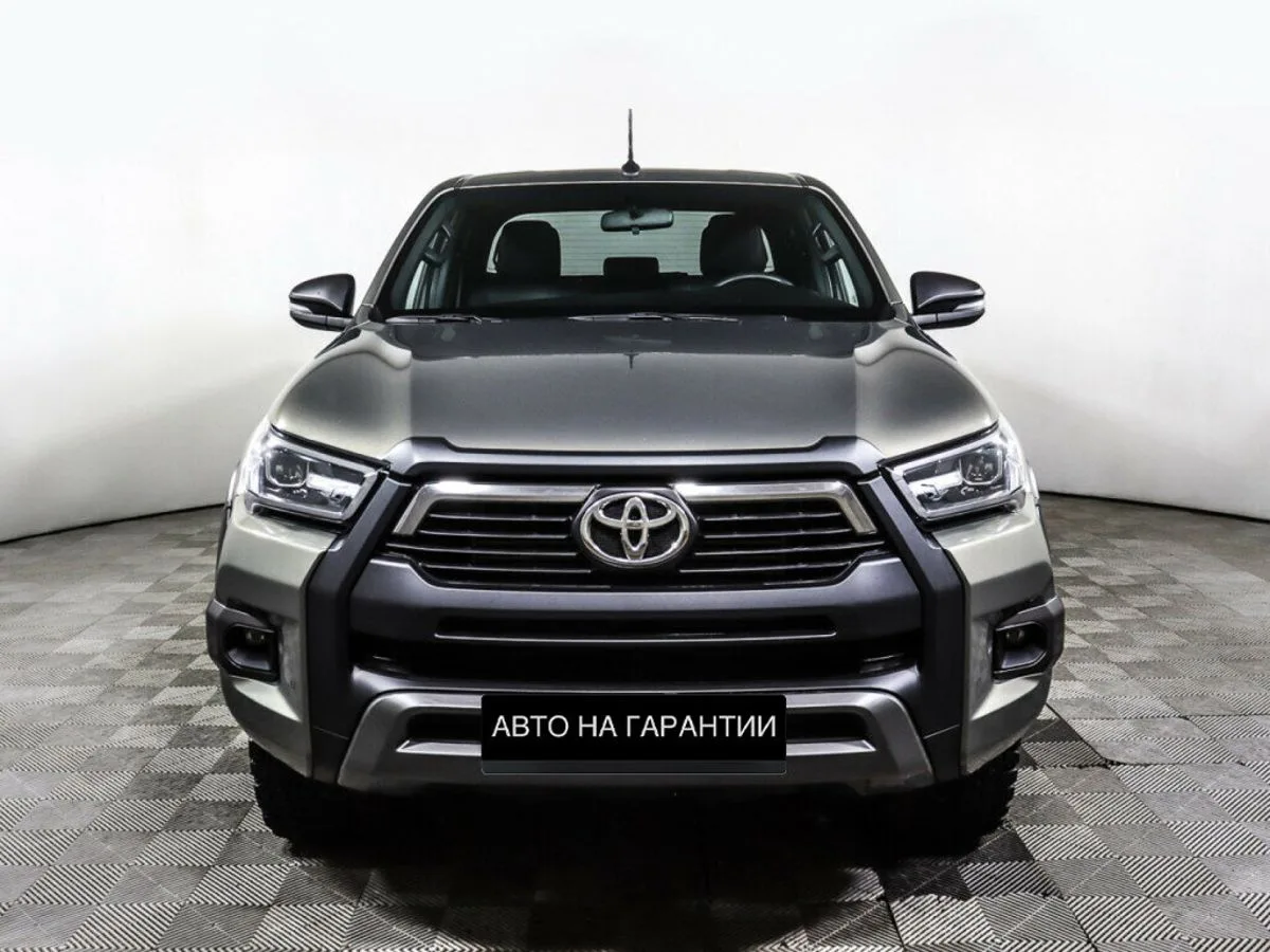 Toyota Hilux VIII Рестайлинг 2 · Black Onyx — фото 2