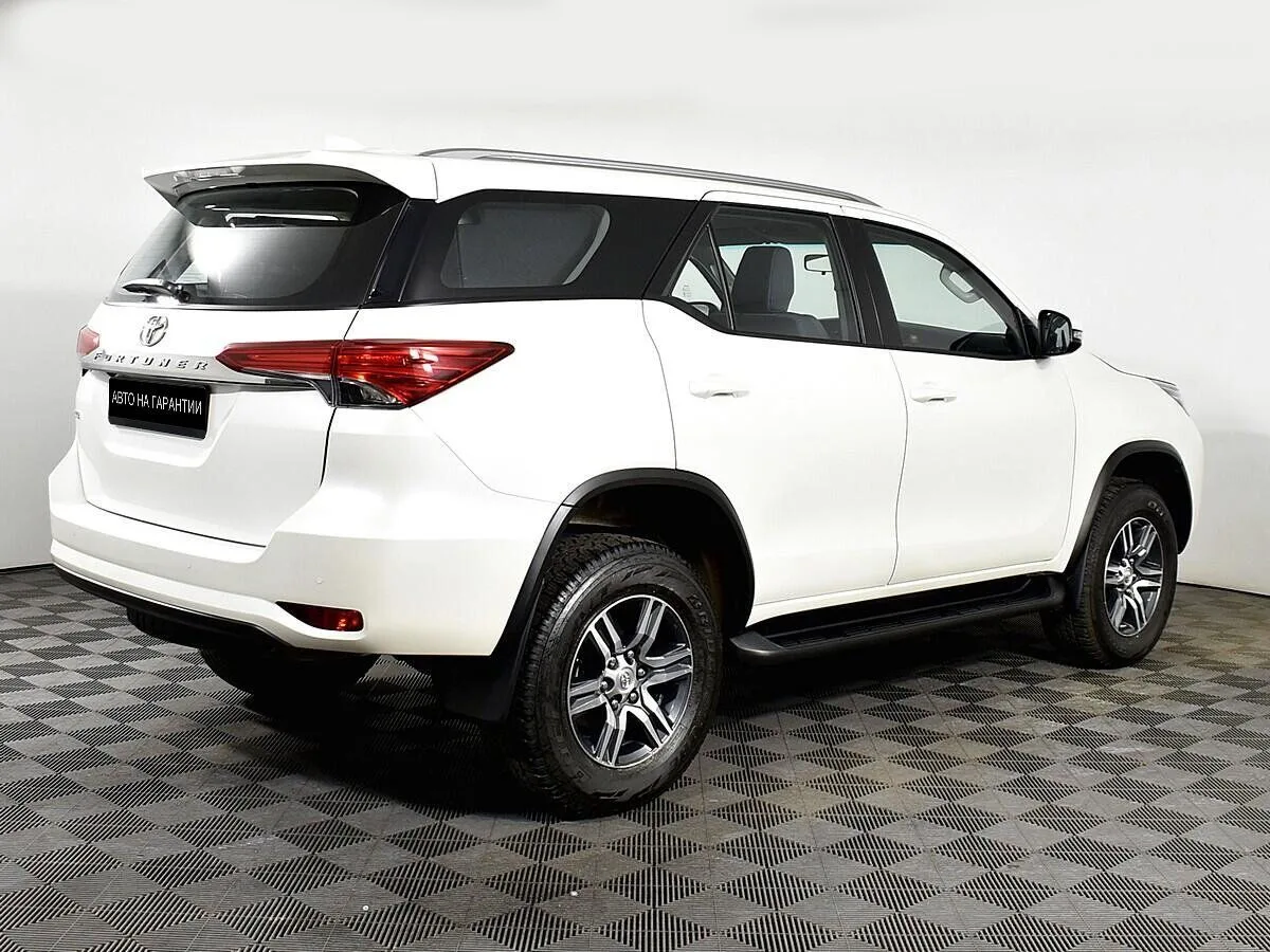 Toyota Fortuner II · Комфорт — фото 3