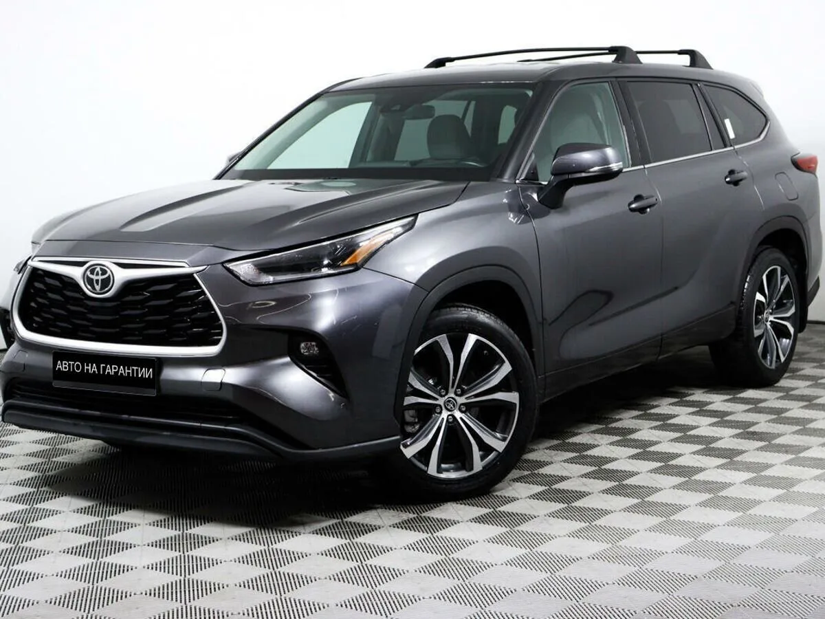 Toyota Highlander IV (XU70) · LE