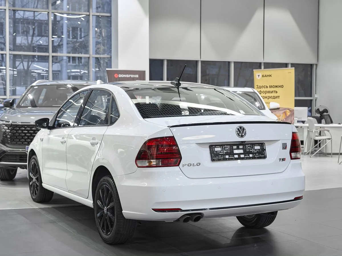 Volkswagen Polo V Рестайлинг · Highline — фото 4