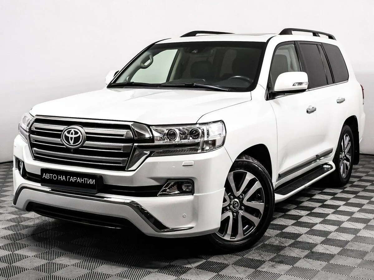 Toyota Land Cruiser 200 Series Рестайлинг 2 · Executive White