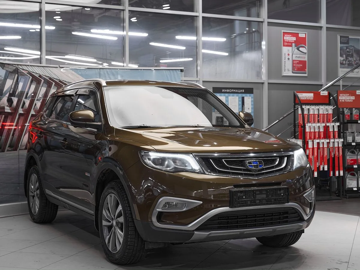 Geely Atlas I · Люкс + Yandex Auto — фото 3