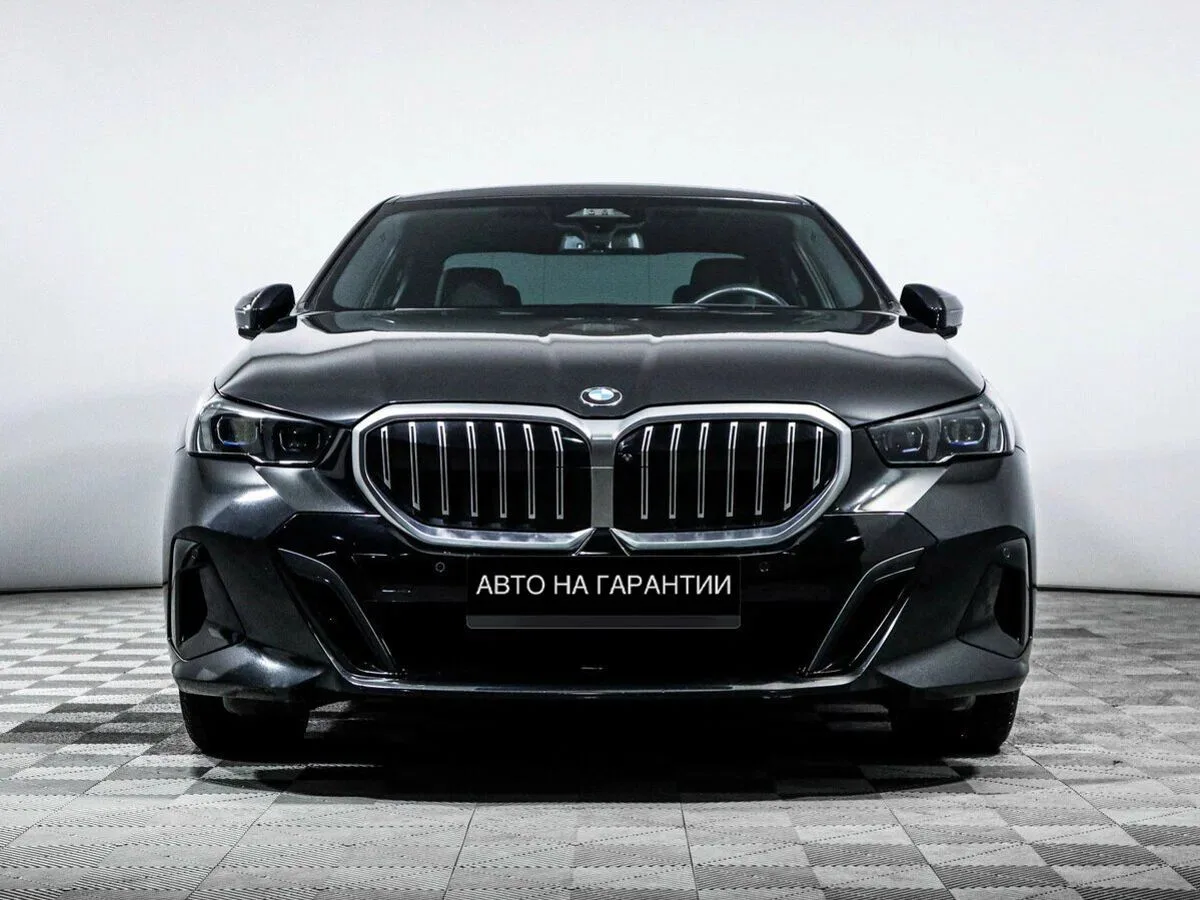BMW 5 серии VIII (G60/G61/G68) — фото 2