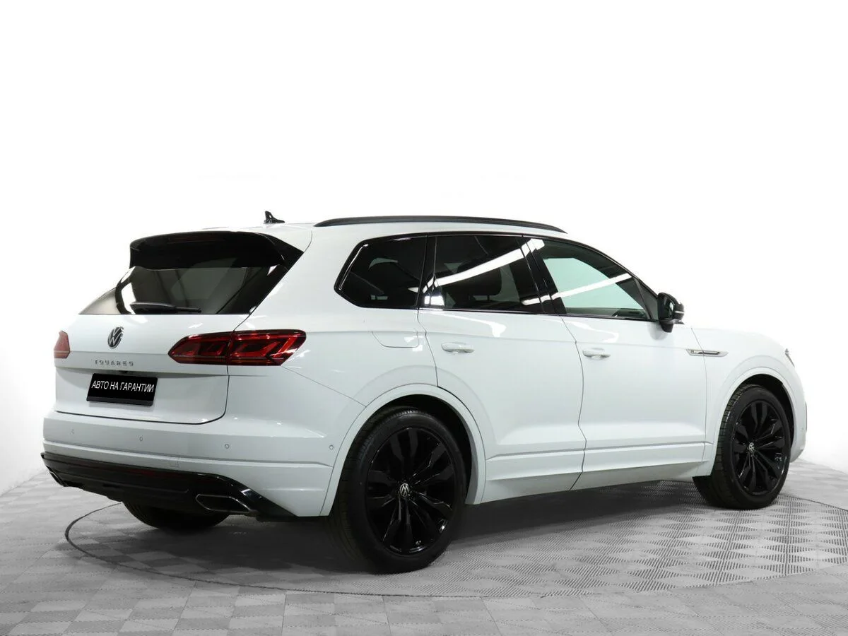 Volkswagen Touareg III — фото 3