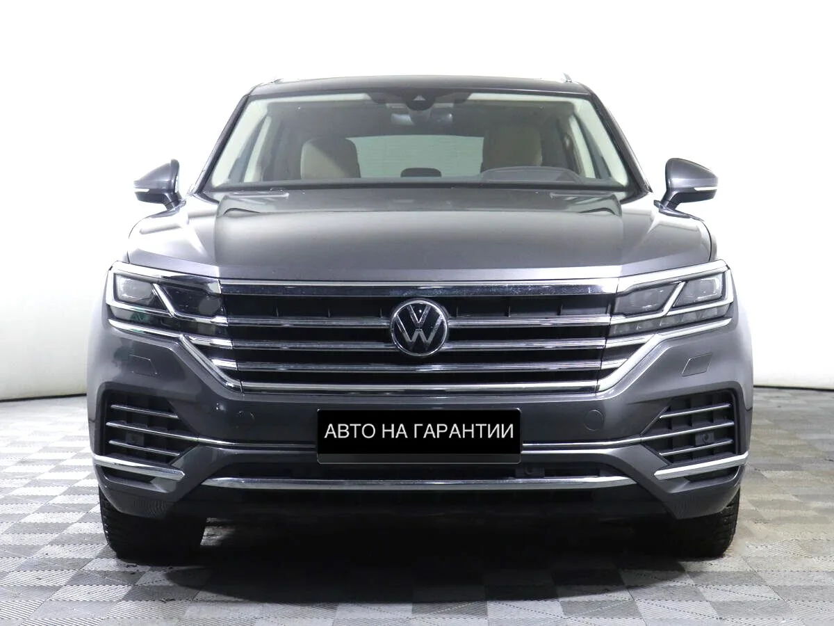 Volkswagen Touareg III — фото 2