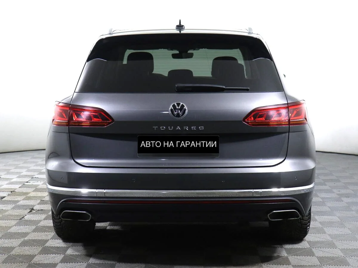Volkswagen Touareg III — фото 4