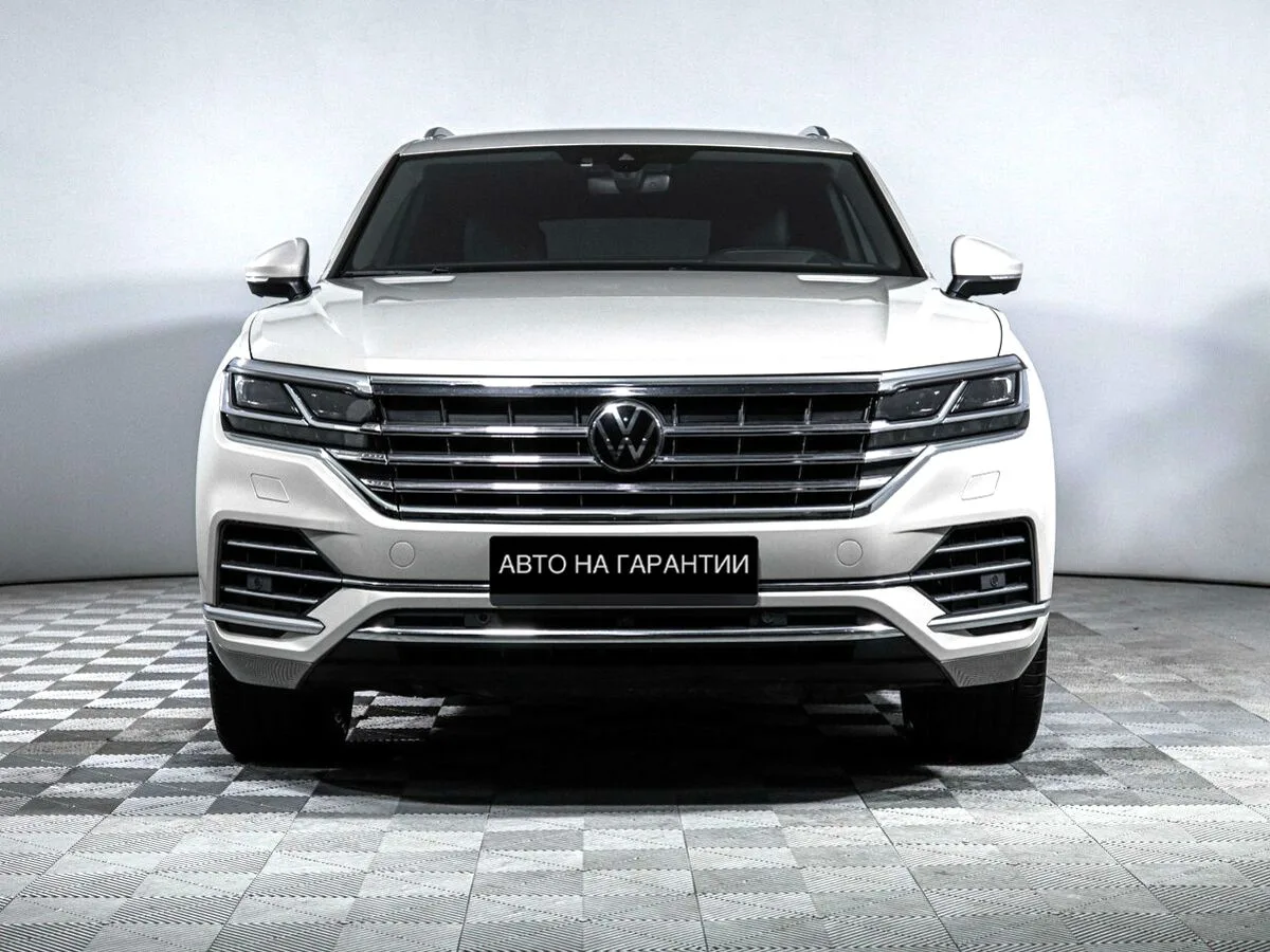 Volkswagen Touareg III — фото 2