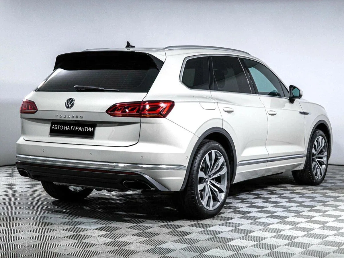 Volkswagen Touareg III — фото 3