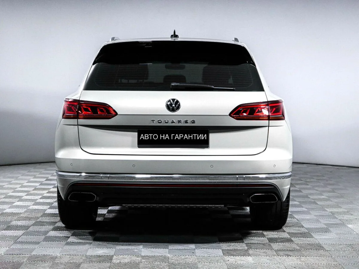 Volkswagen Touareg III — фото 4
