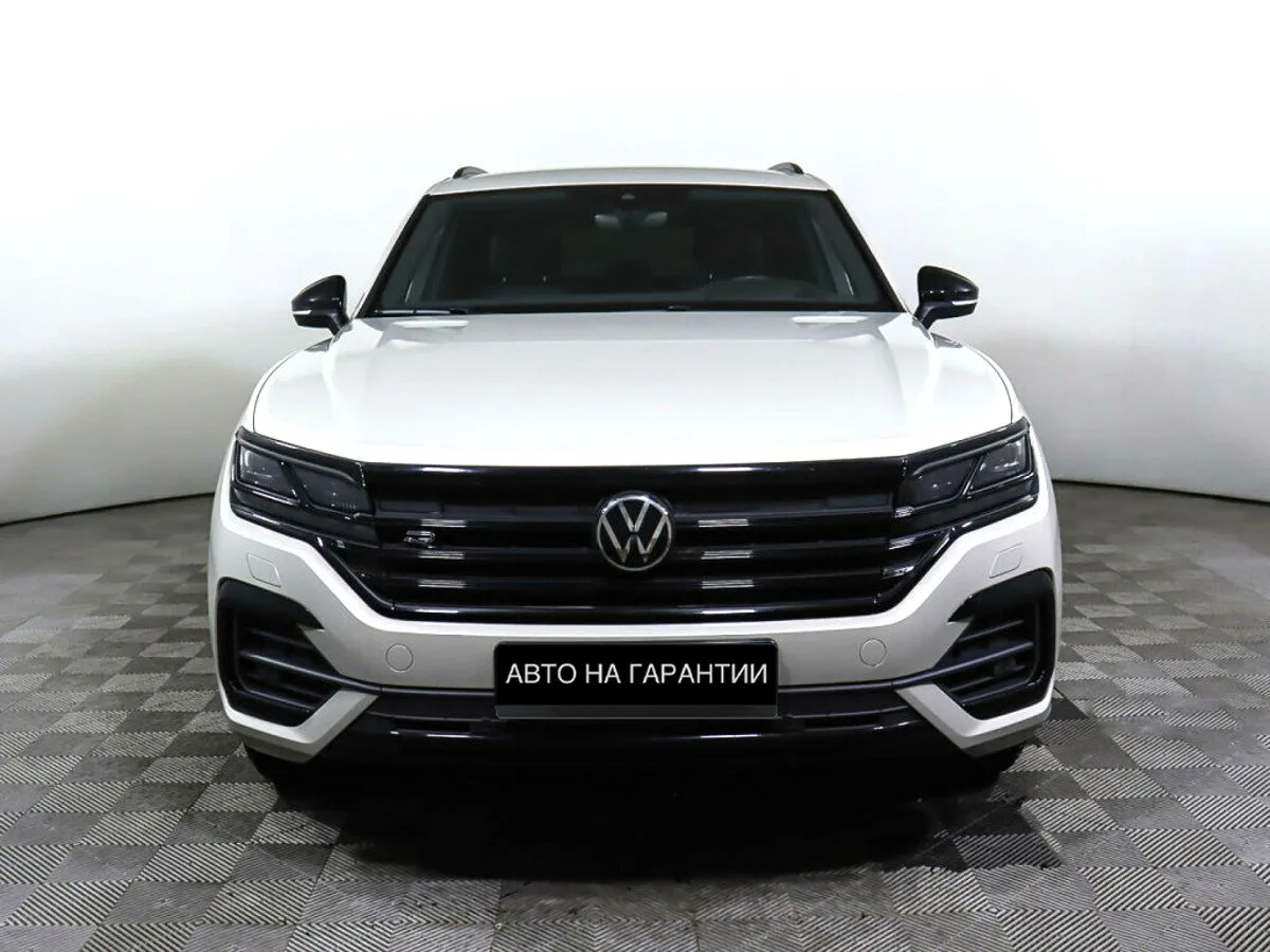 Volkswagen Touareg III — фото 2