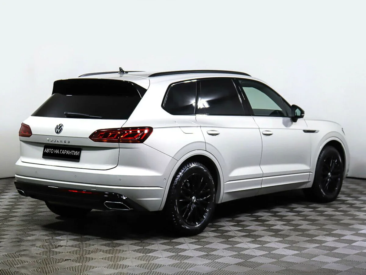 Volkswagen Touareg III — фото 3