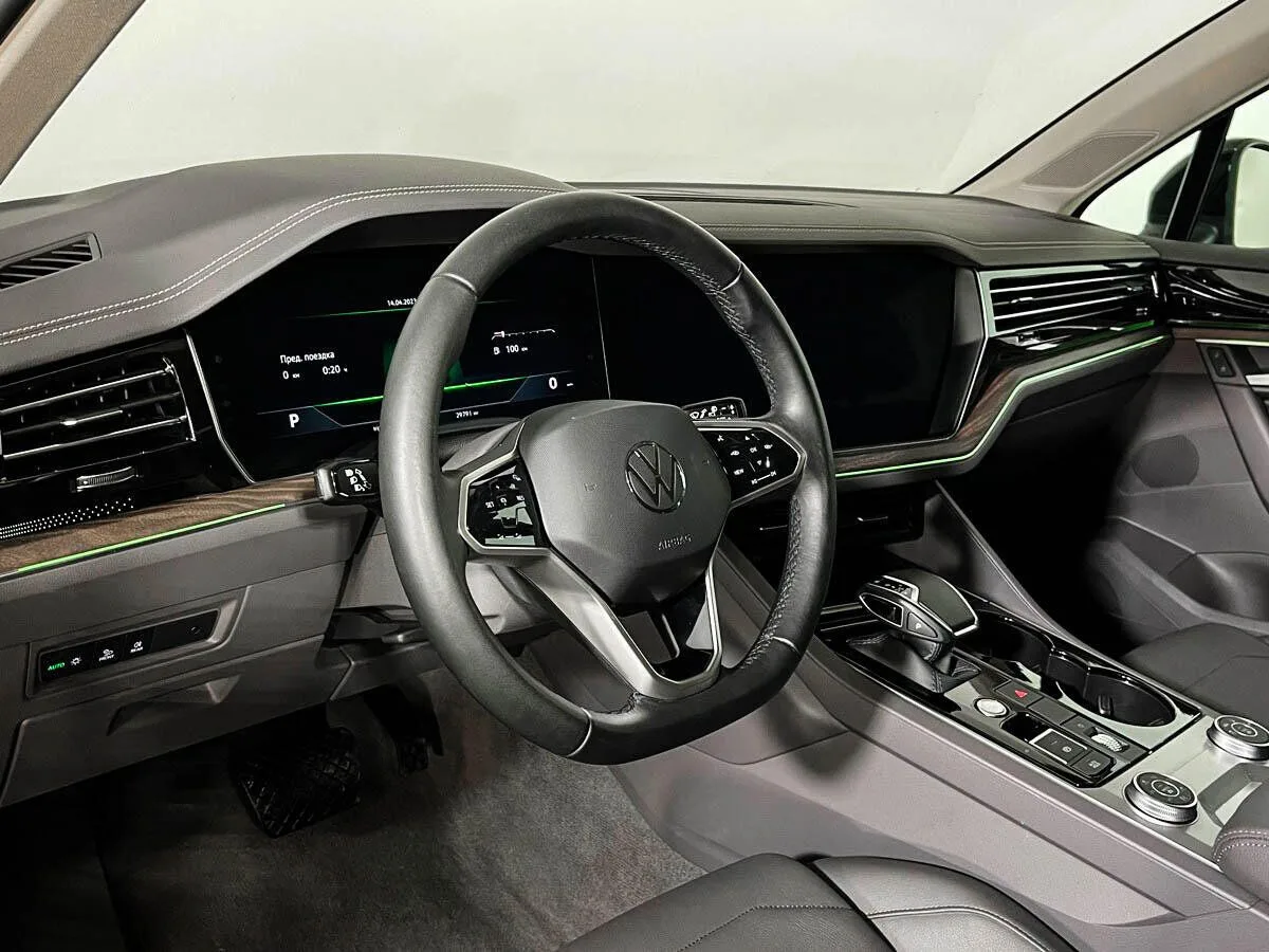 Volkswagen Touareg III — фото 5
