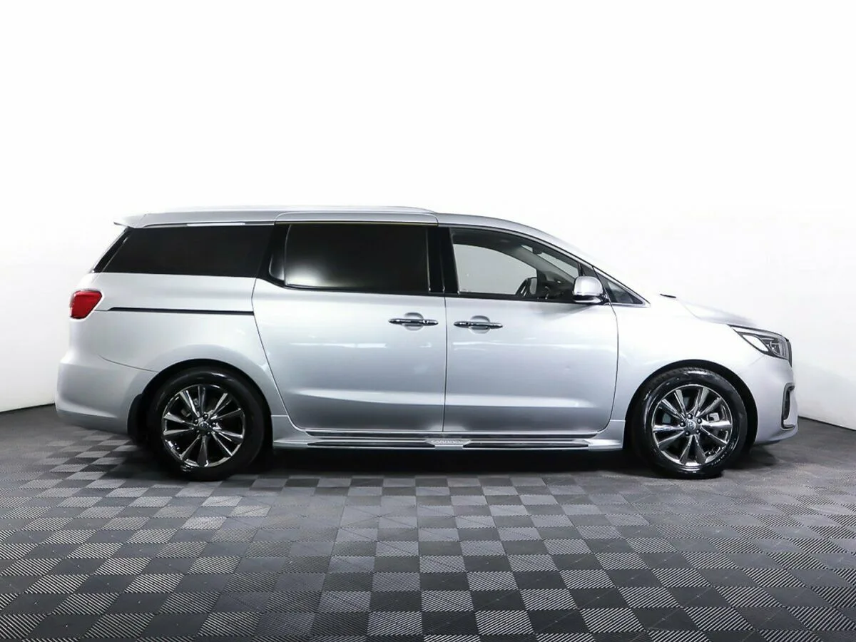 Kia Carnival III — фото 4