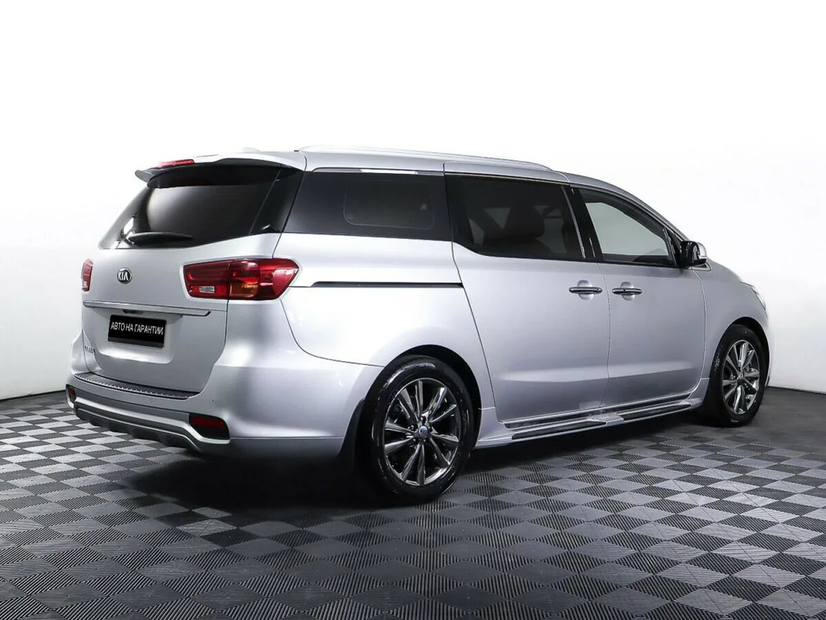 Kia Carnival III — фото 5
