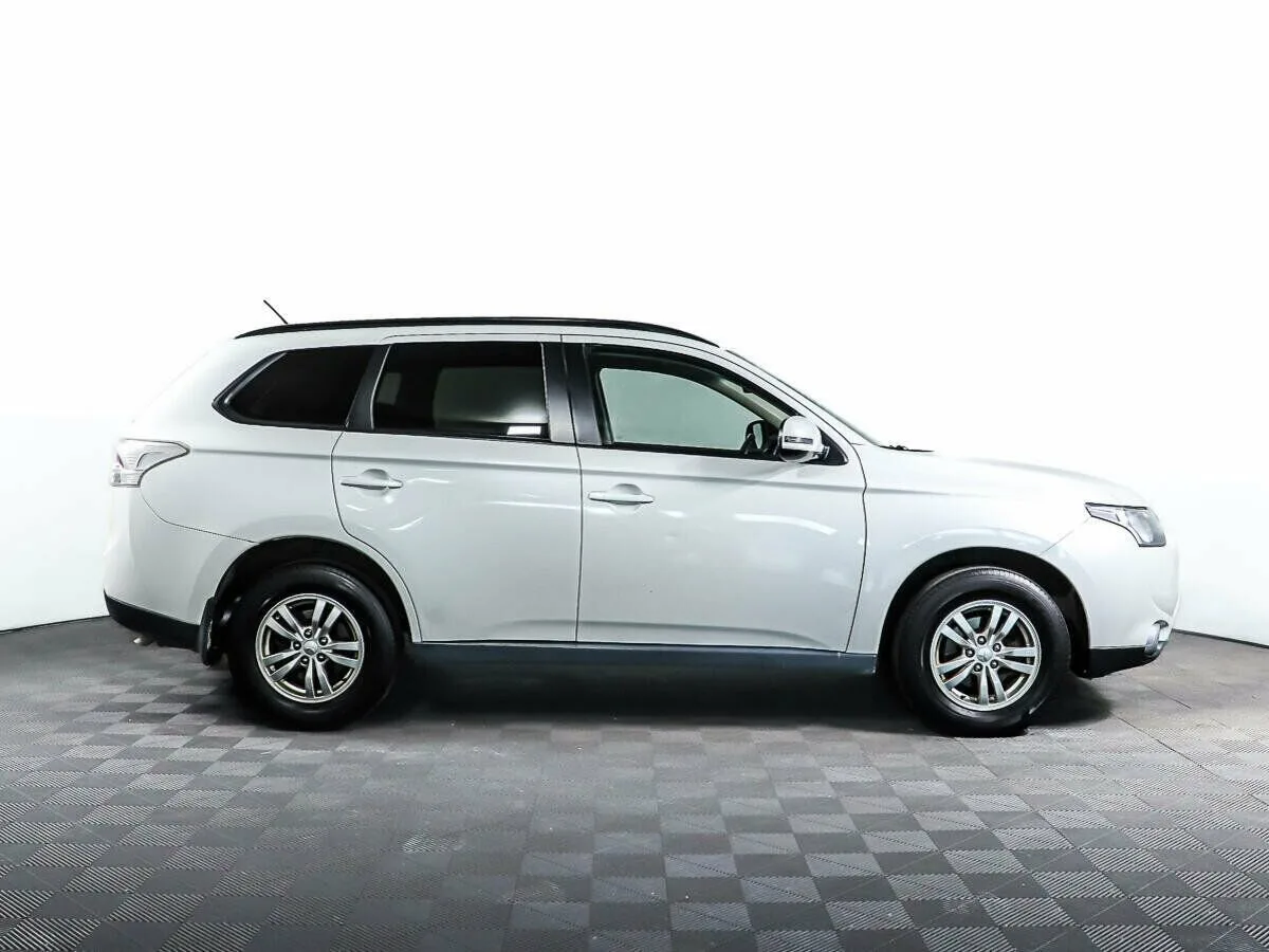 Mitsubishi Outlander III · Intense — фото 4