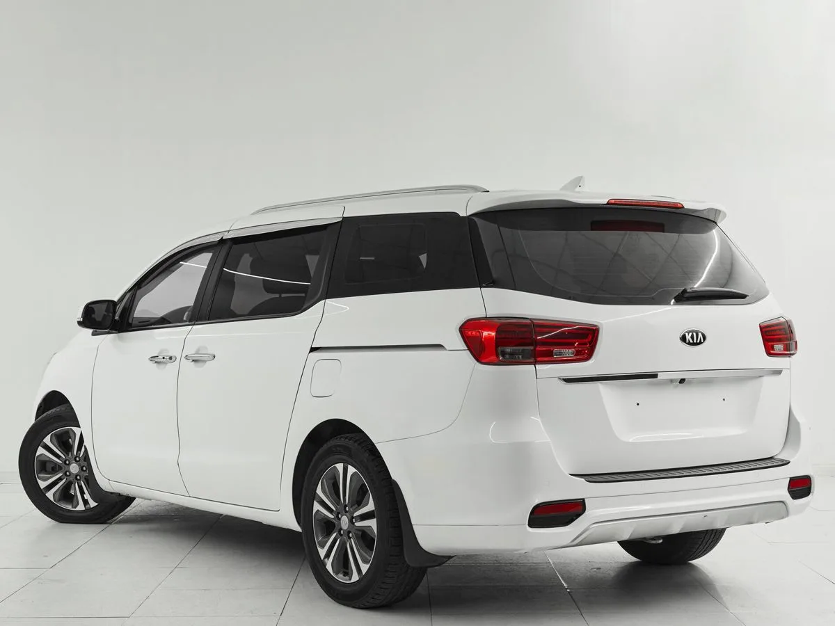 Kia Carnival III — фото 4