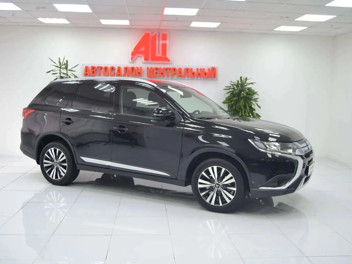 Mitsubishi Outlander III Рестайлинг 3 · Invite — фото 3