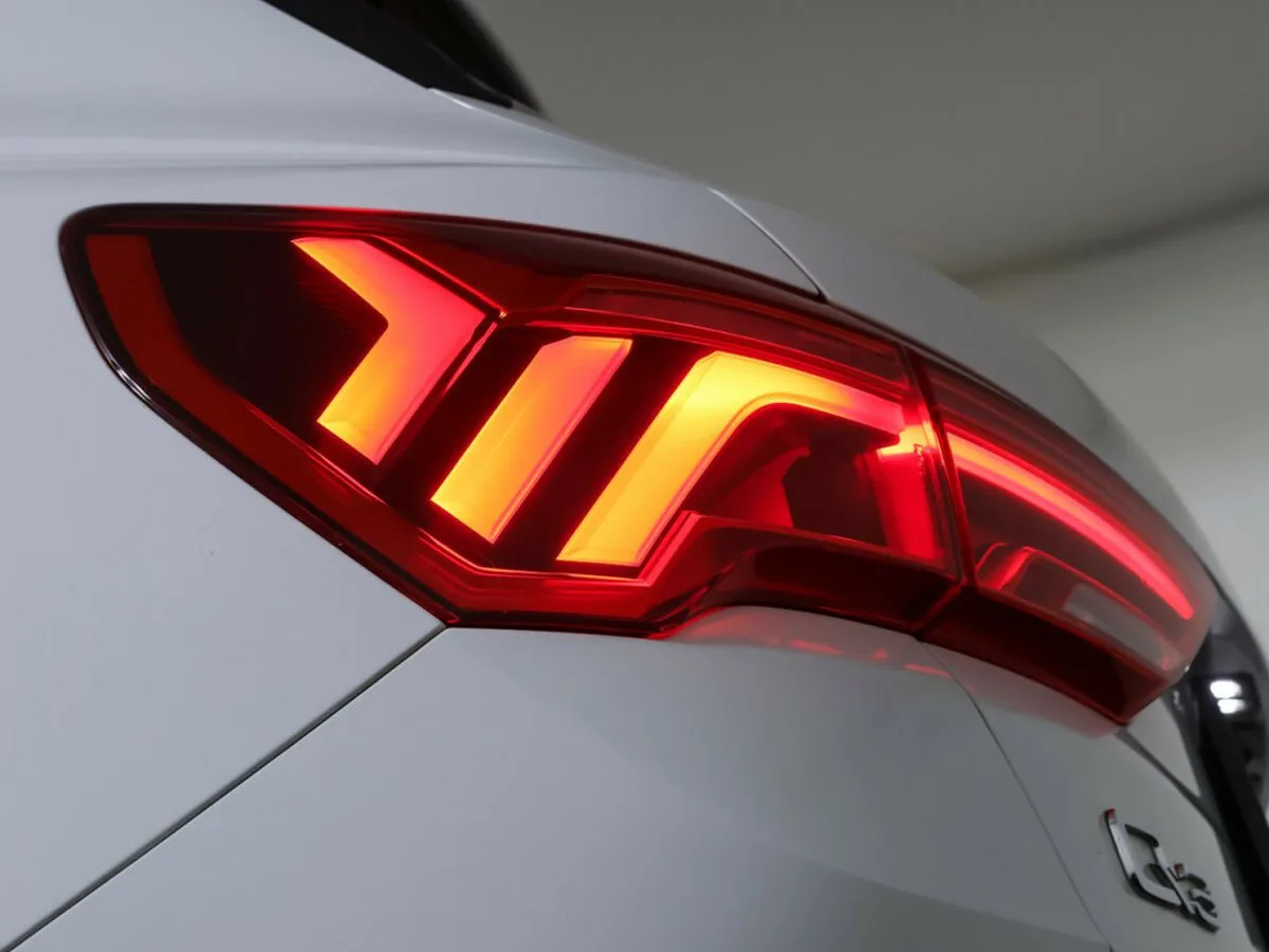 Audi Q3 II (F3) — фото 3