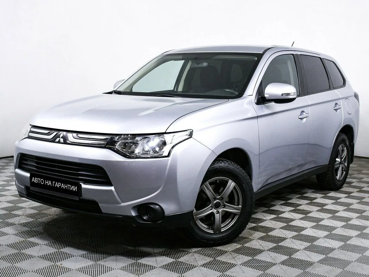 Mitsubishi Outlander III · Invite