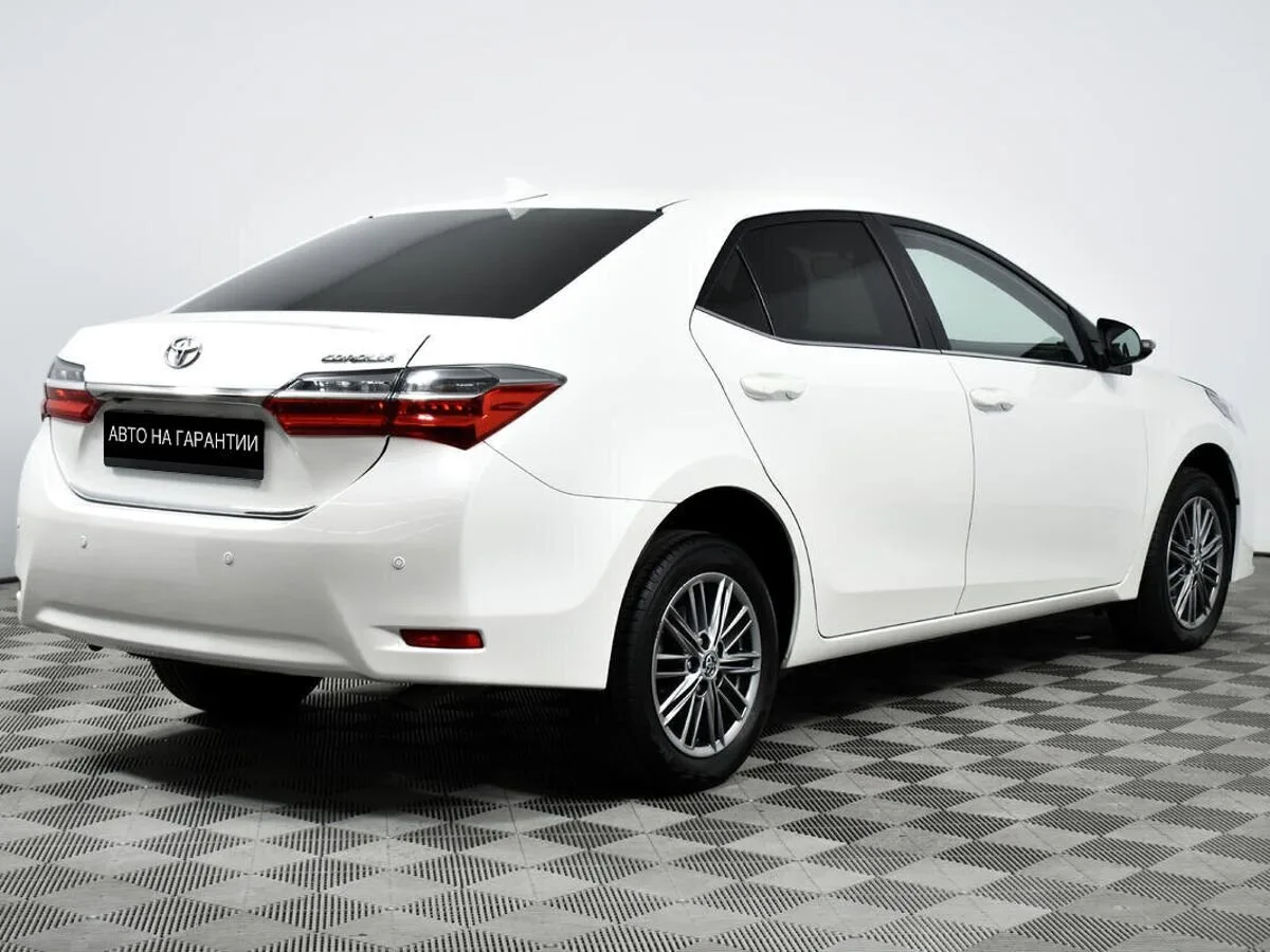 Toyota Corolla XI (E160, E170, E180) Рестайлинг 1 · Стиль — фото 4
