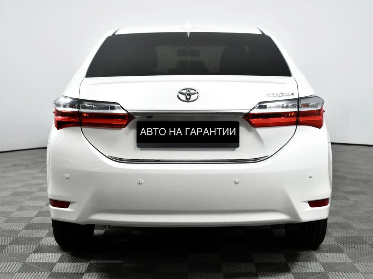 Toyota Corolla XI (E160, E170, E180) Рестайлинг 1 · Стиль — фото 5