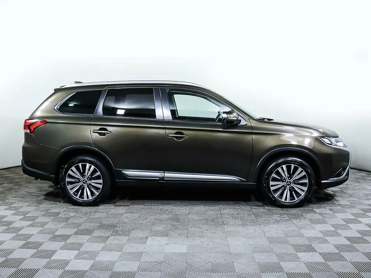 Mitsubishi Outlander III Рестайлинг 3 · Inform (2018-2021) — фото 4