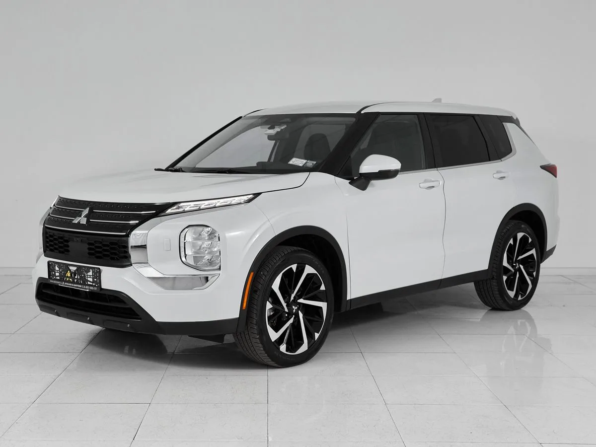 Mitsubishi Outlander IV · HL + Sunroof