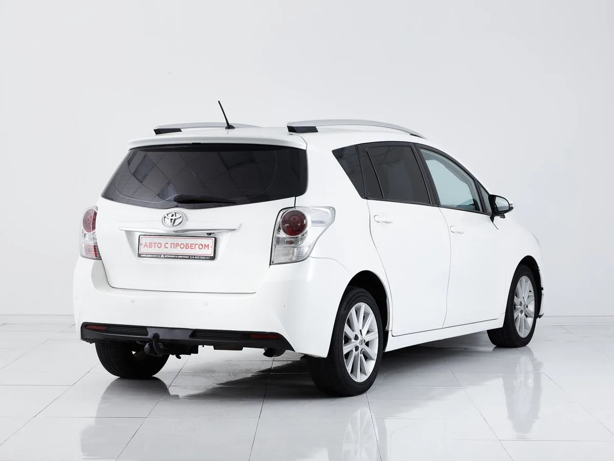 Toyota Verso I Рестайлинг — фото 4
