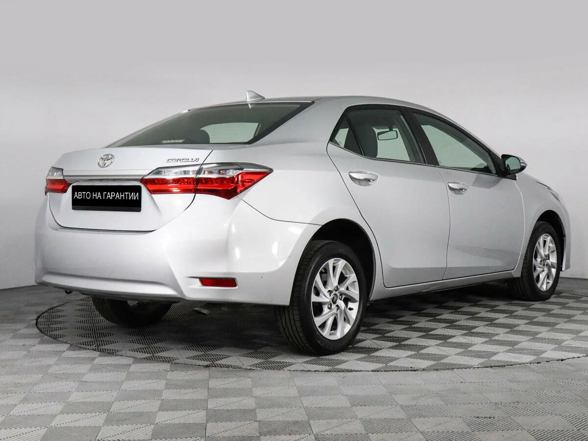 Toyota Corolla XI (E160, E170, E180) Рестайлинг 1 · Стиль — фото 3