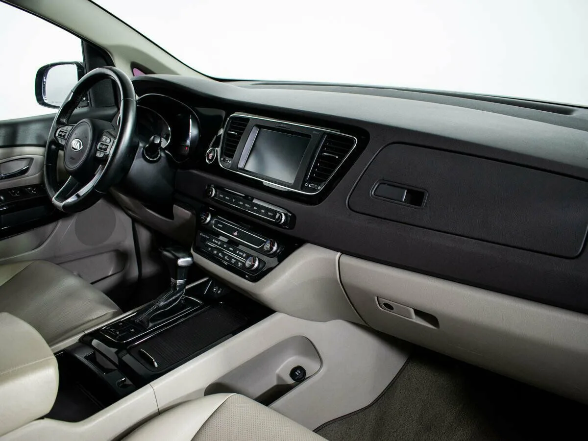 Kia Carnival III — фото 5