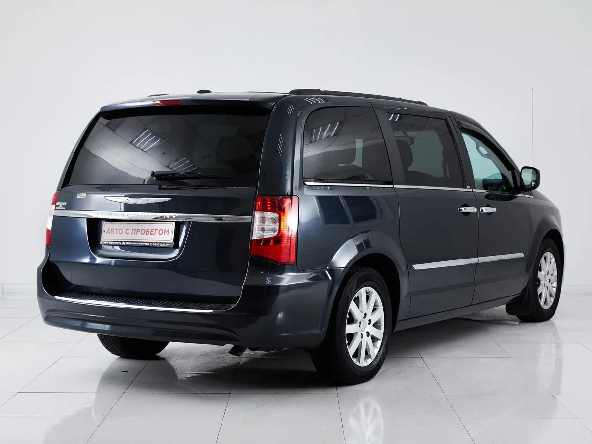 Chrysler Town & Country V Рестайлинг — фото 4