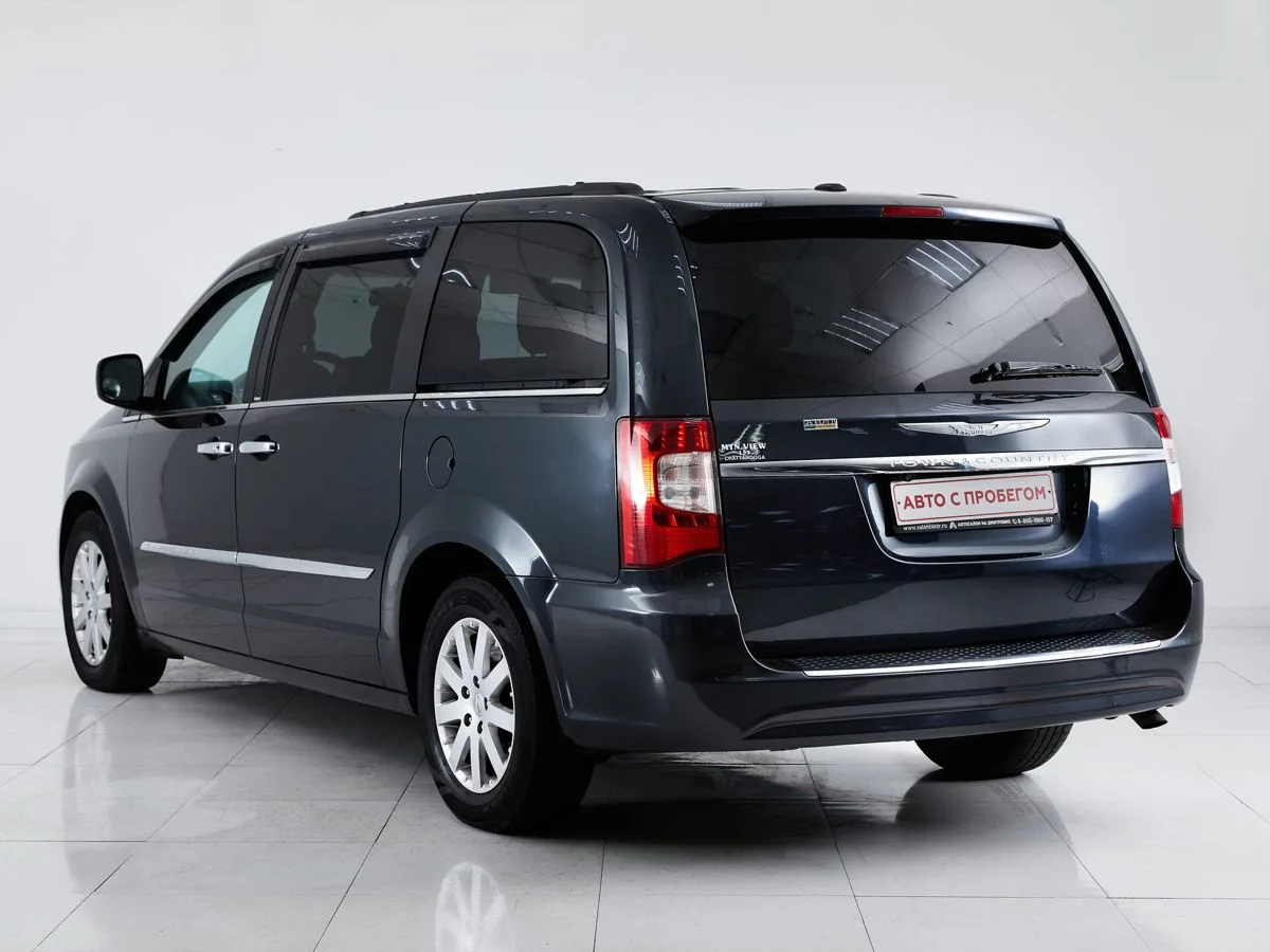 Chrysler Town & Country V Рестайлинг — фото 5