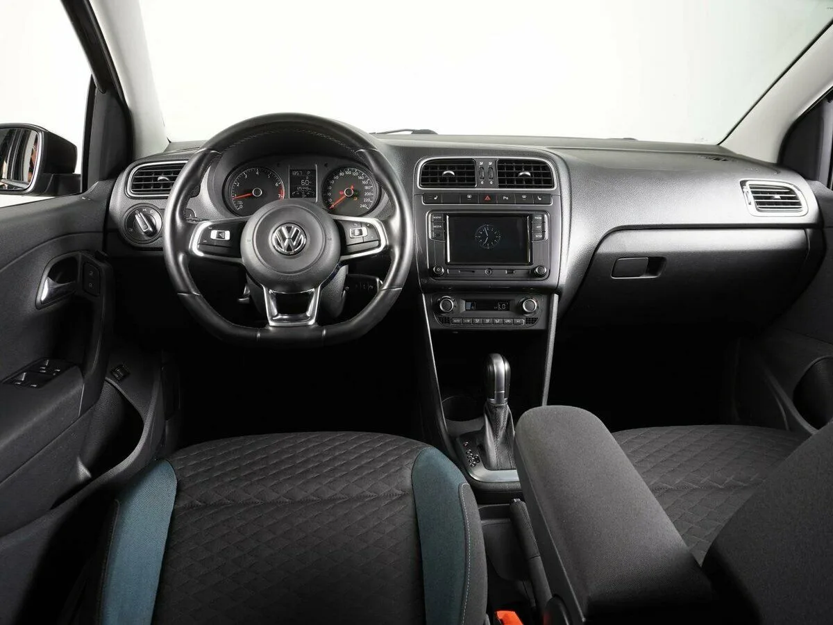 Volkswagen Polo V Рестайлинг · Highline — фото 5