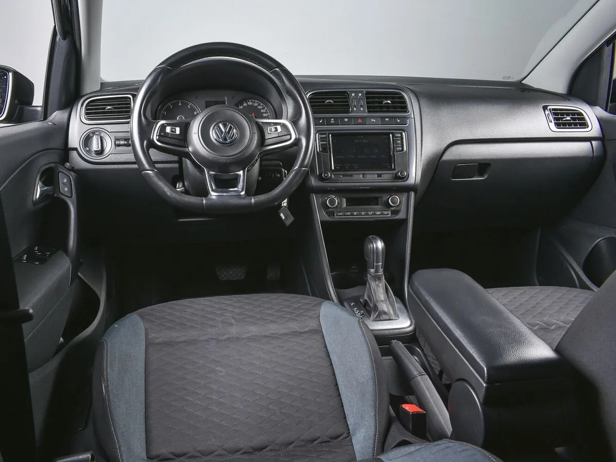 Volkswagen Polo V Рестайлинг · Drive — фото 5