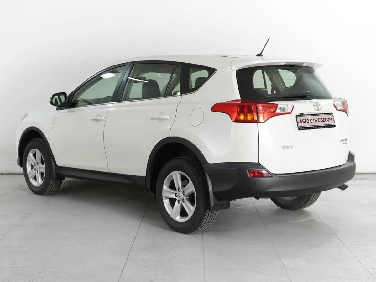 Toyota RAV4 IV (XA40) — фото 3
