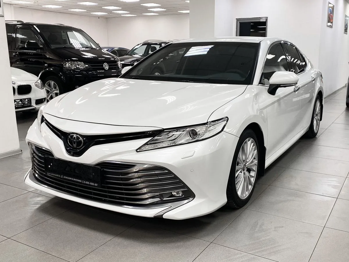 Toyota Camry VIII (XV70)