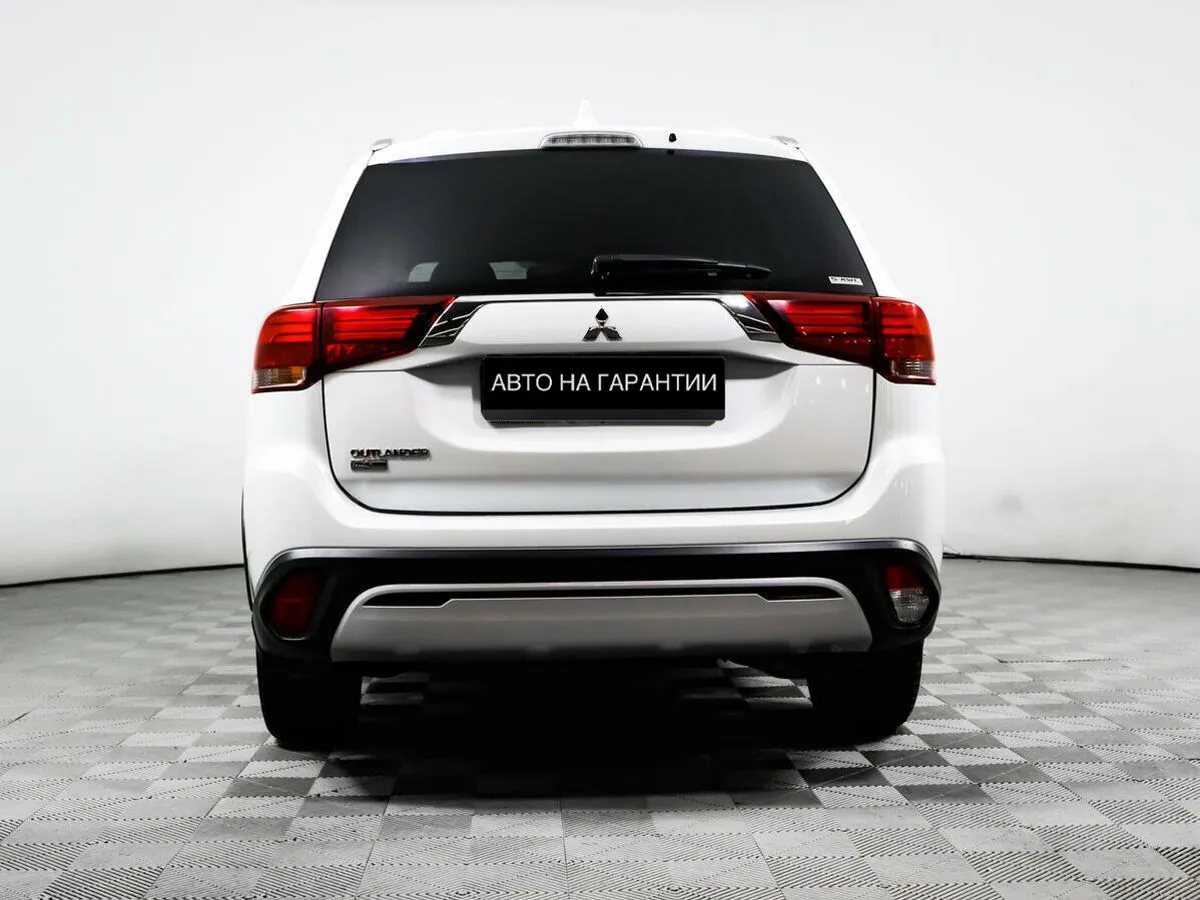 Mitsubishi Outlander III Рестайлинг 3 · Invite — фото 4
