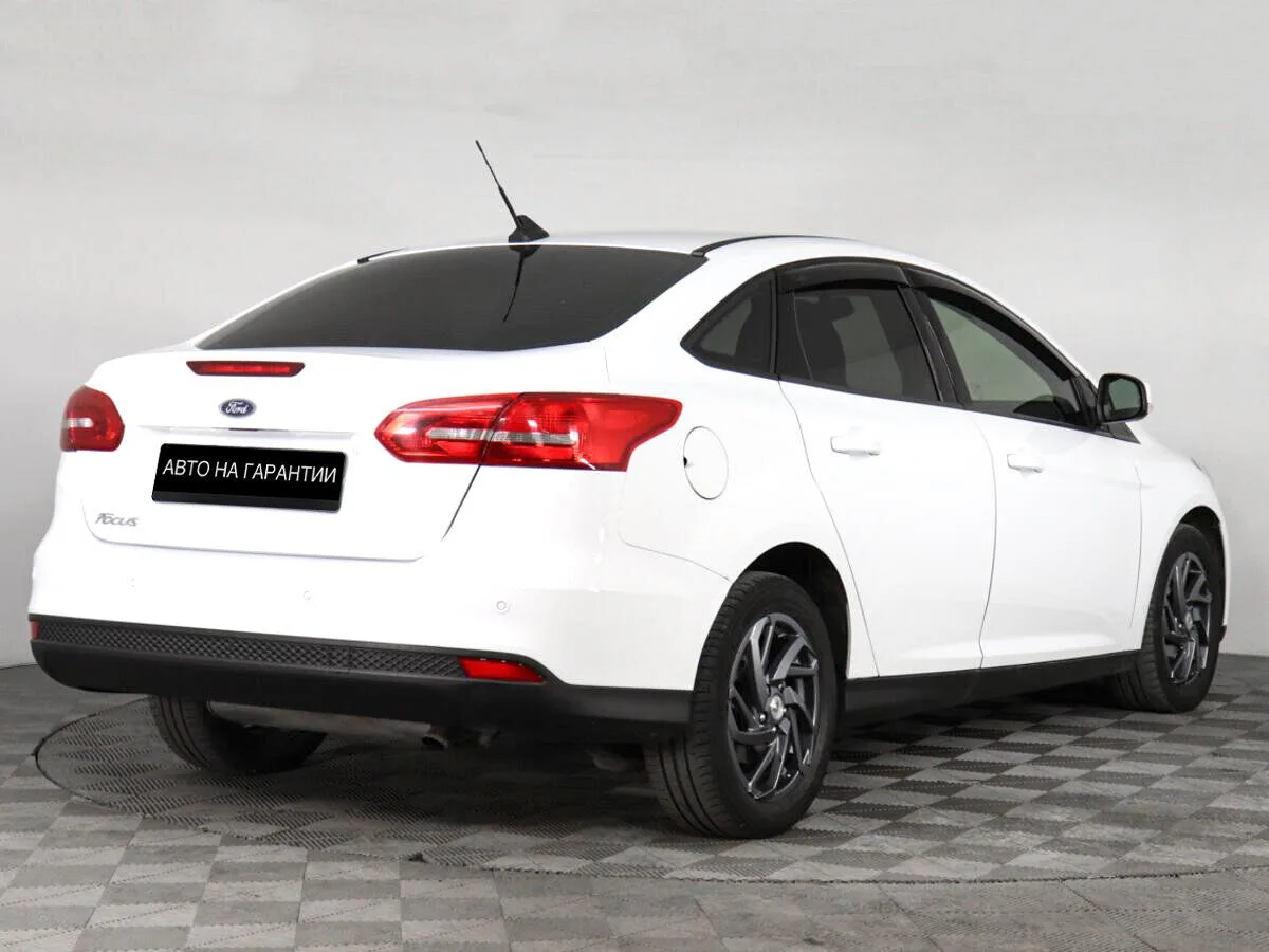 Ford Focus III Рестайлинг · White and Black — фото 3