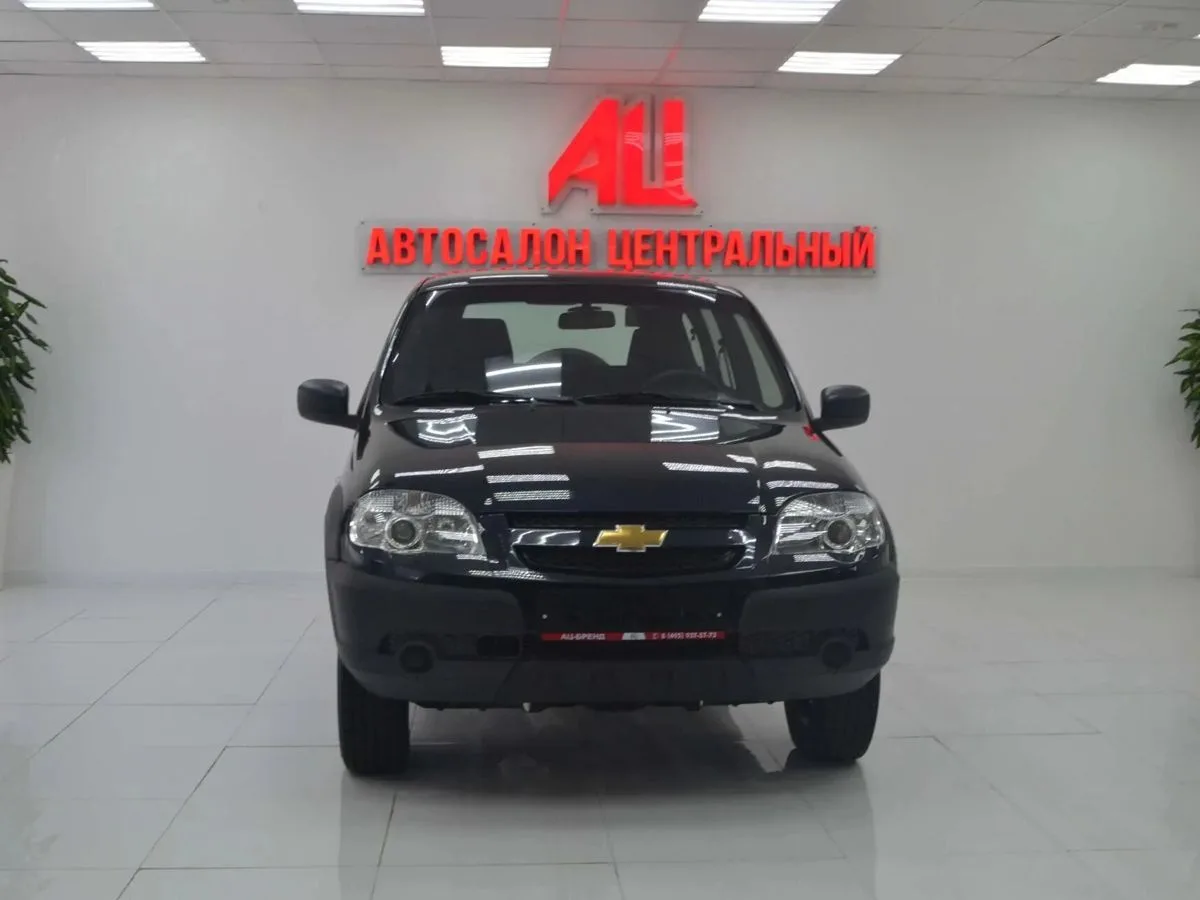 Chevrolet Niva I Рестайлинг · L — фото 2