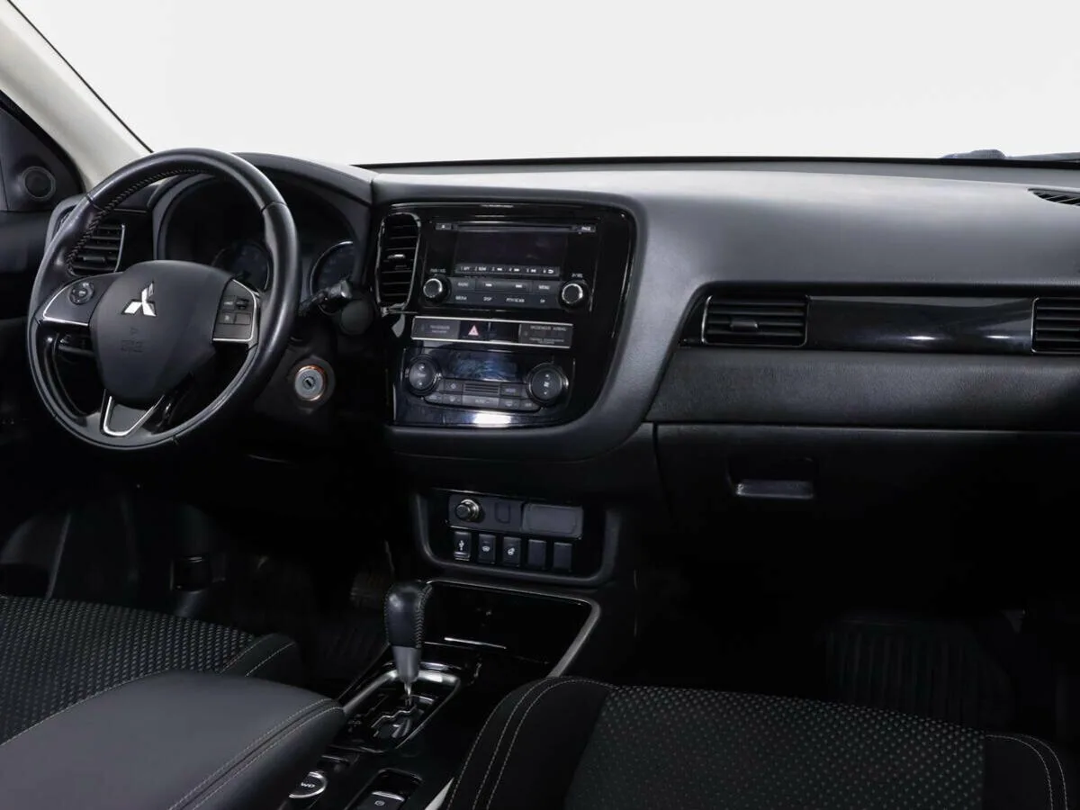 Mitsubishi Outlander III Рестайлинг 3 · Invite (2018-2021) — фото 5