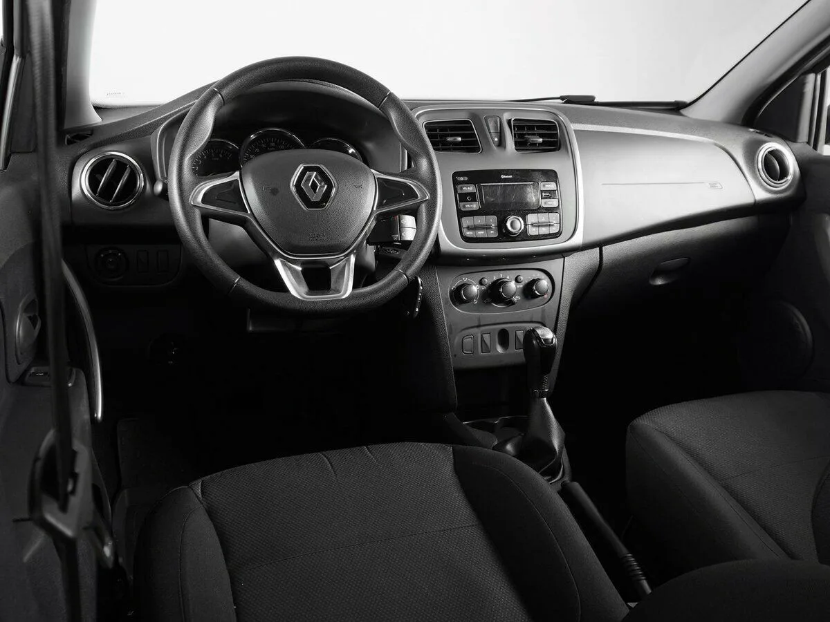 Renault Logan II Рестайлинг · Drive — фото 5