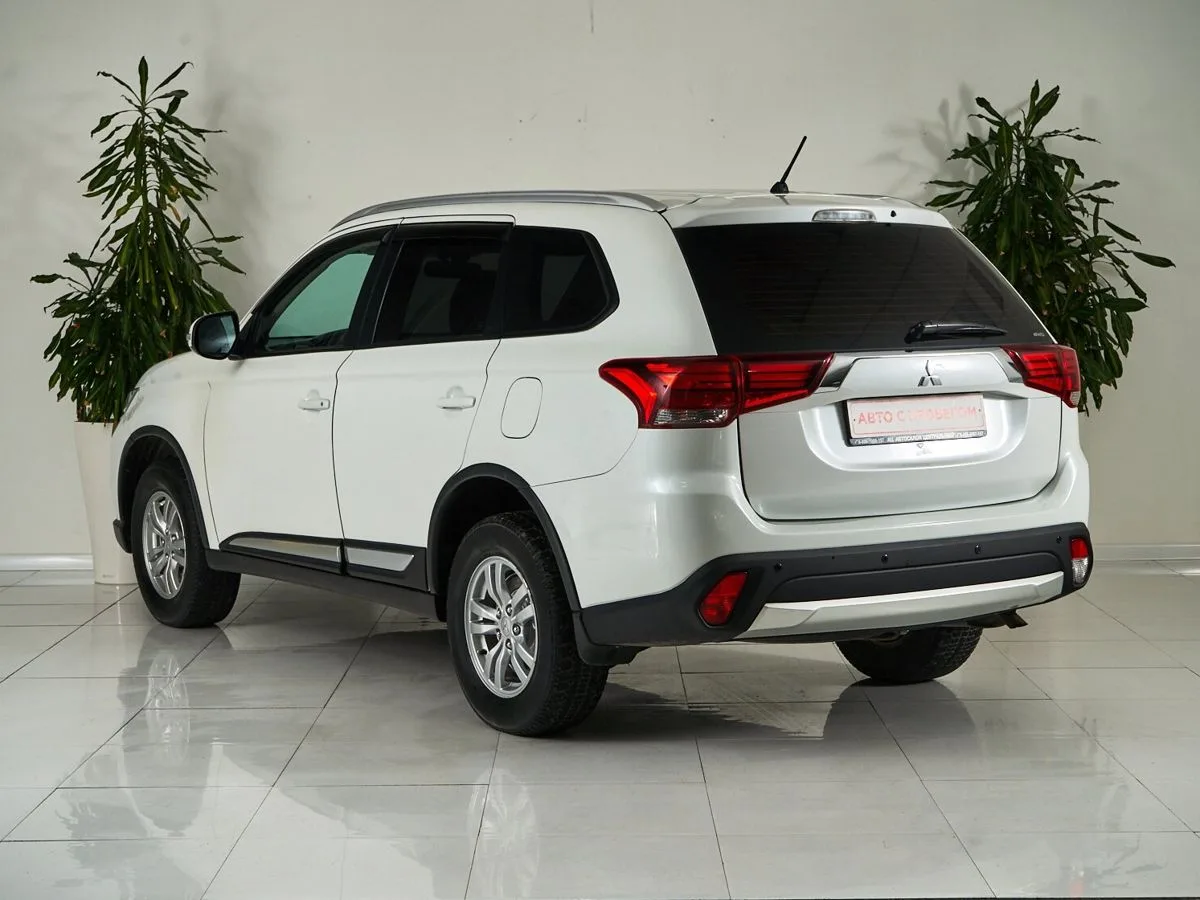 Mitsubishi Outlander III Рестайлинг · Intense — фото 4
