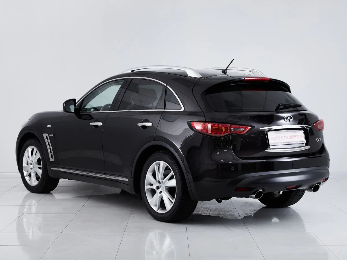 Infiniti QX70 Design — фото 4
