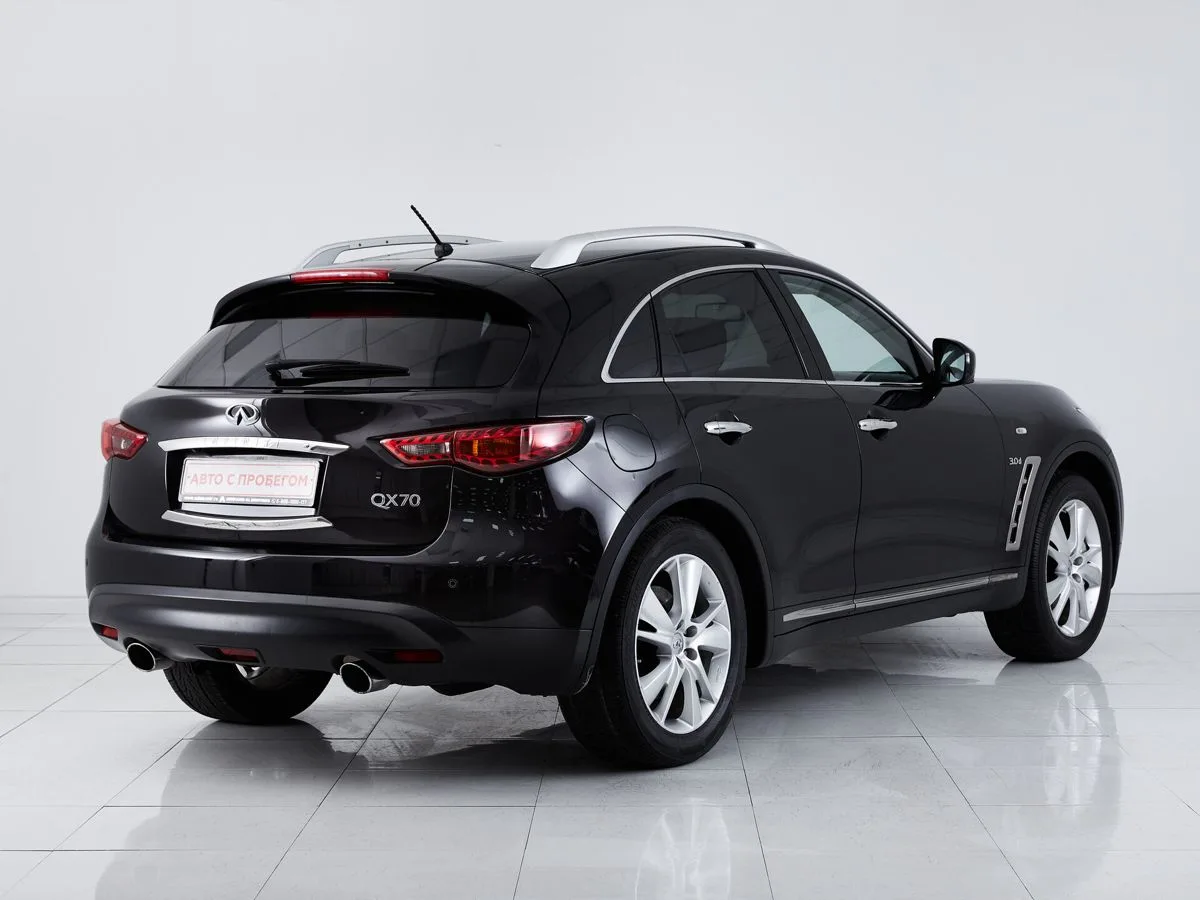 Infiniti QX70 Design — фото 5
