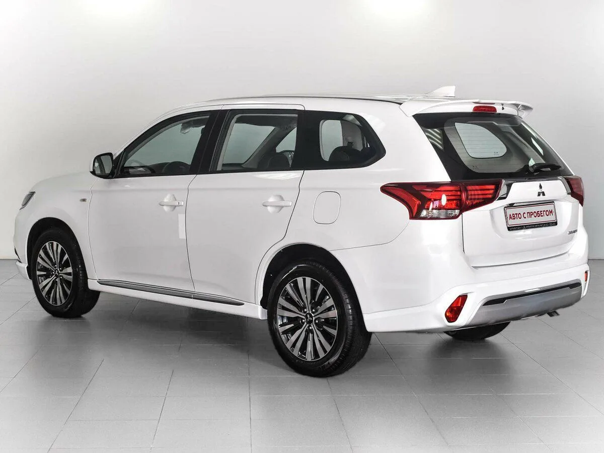 Mitsubishi Outlander III Рестайлинг 3 · Inform (2018-2021) — фото 3