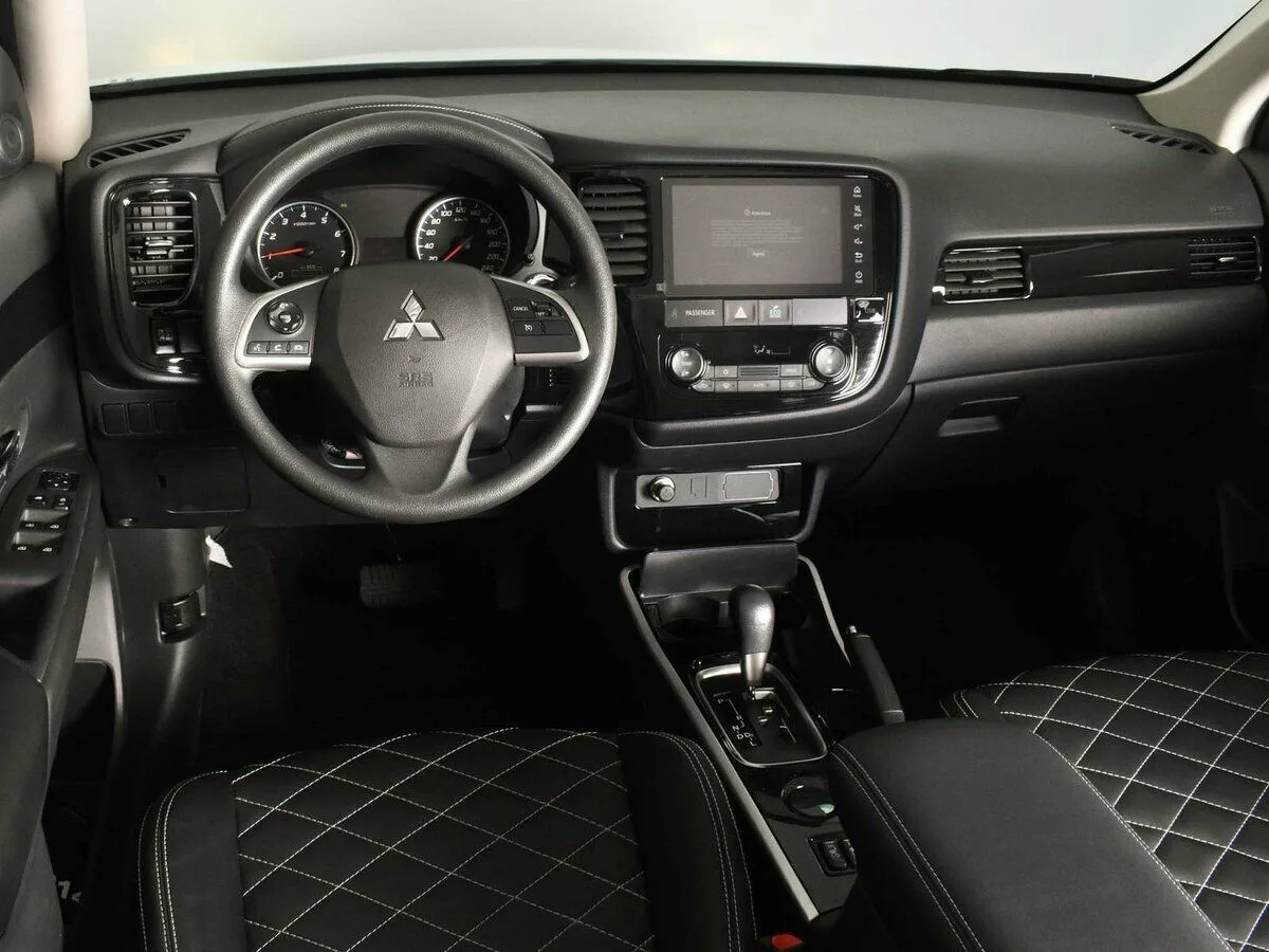 Mitsubishi Outlander III Рестайлинг 3 · Inform (2018-2021) — фото 5